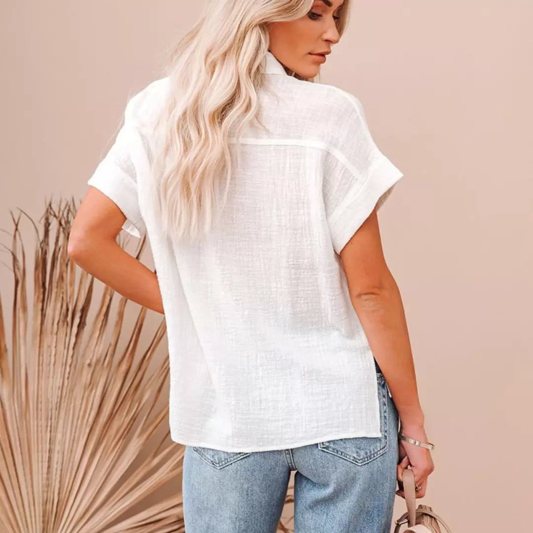 detalhes da parte de traz da  camisa de linho branca manga curta oversized feminina - Mulher Inova