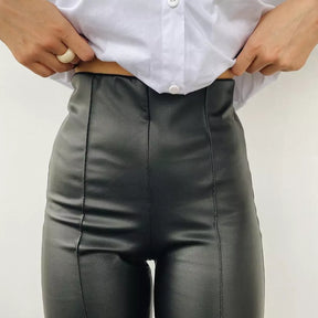 Calça de Couro Feminina Cintura Alta. Calça de Couro Feminina. Calça Couro Feminina. Calça couro fake feminina. Calça de couro preta feminina. Calça de couro sintético feminina. Calça couro sintético cintura alta. Calça feminina de couro. Calça couro feminina. Calça de couro feminina apeluciada. Calça de couro feminina peluciada.